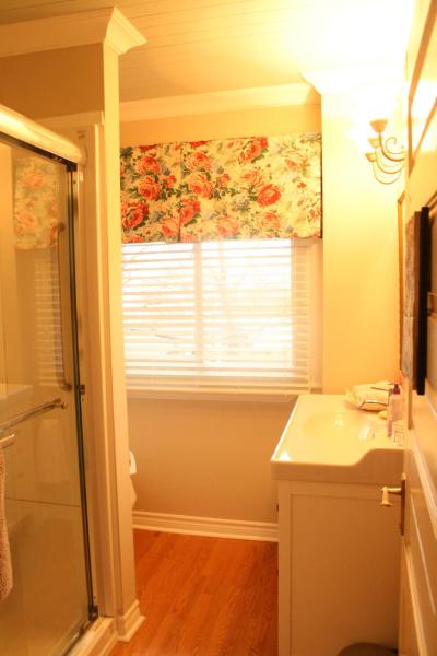 Standard Twin Room with Shared Bathroom